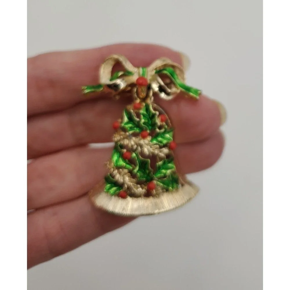 Vtg Goldtone Enameled Red Green Dangling Christmas Bell Brooch
